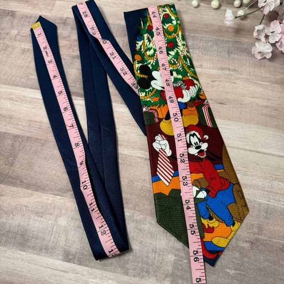 Vintage Disney Mickey Mouse and Goofy Christmas Neck Tie / Disney Mickey Unlmtd. - Picture 6 of 10